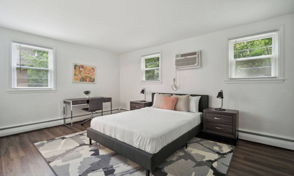 Newark Apartment | Pine Brook 104 I Pool Gym I Free Parking !