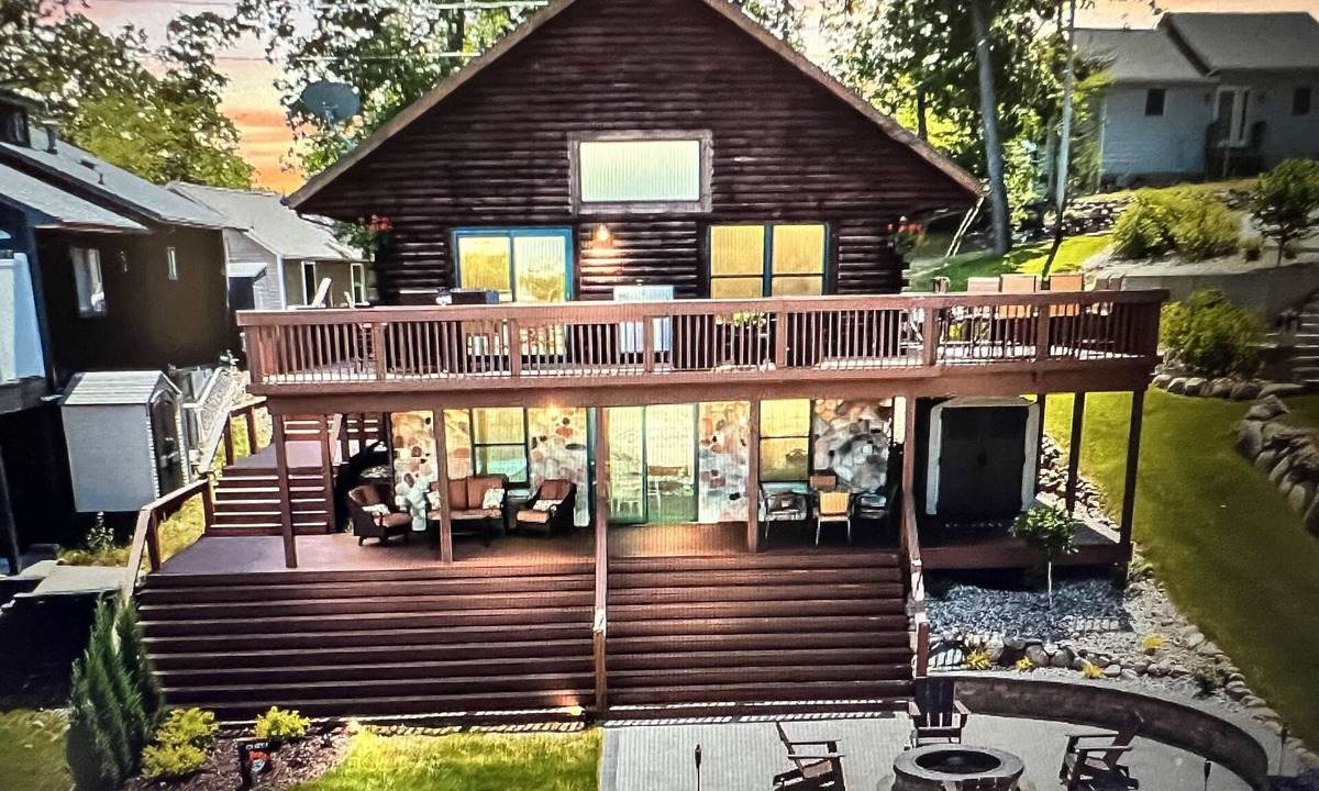 Plainwell Cabin | Pine Lake ~ Relaxing Log Cabin Retreat Plainwell, MI