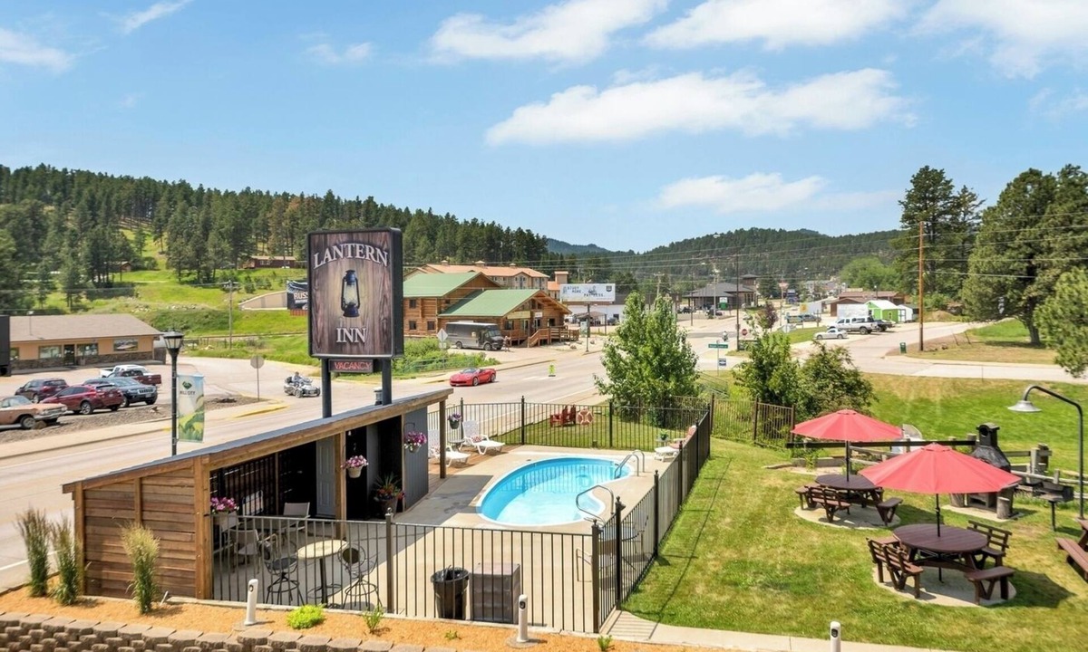 Hill City Hotel | Pine Top Balcony View