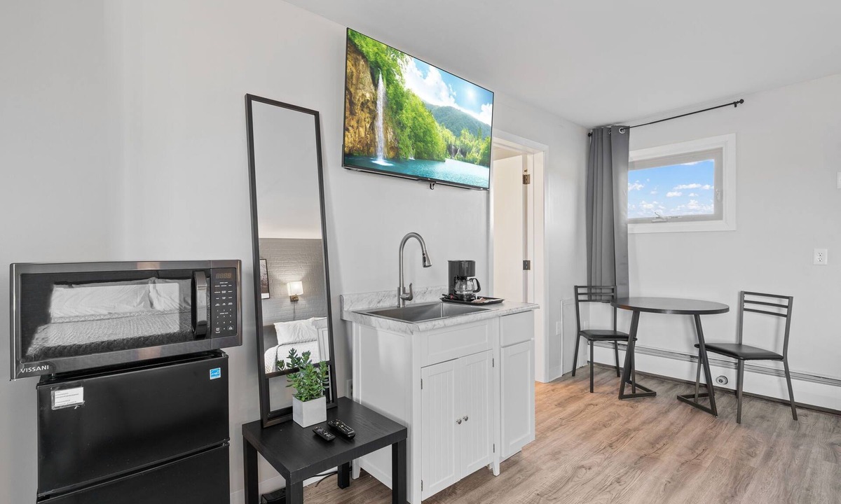 Virginia Hotel | Pine View Inn