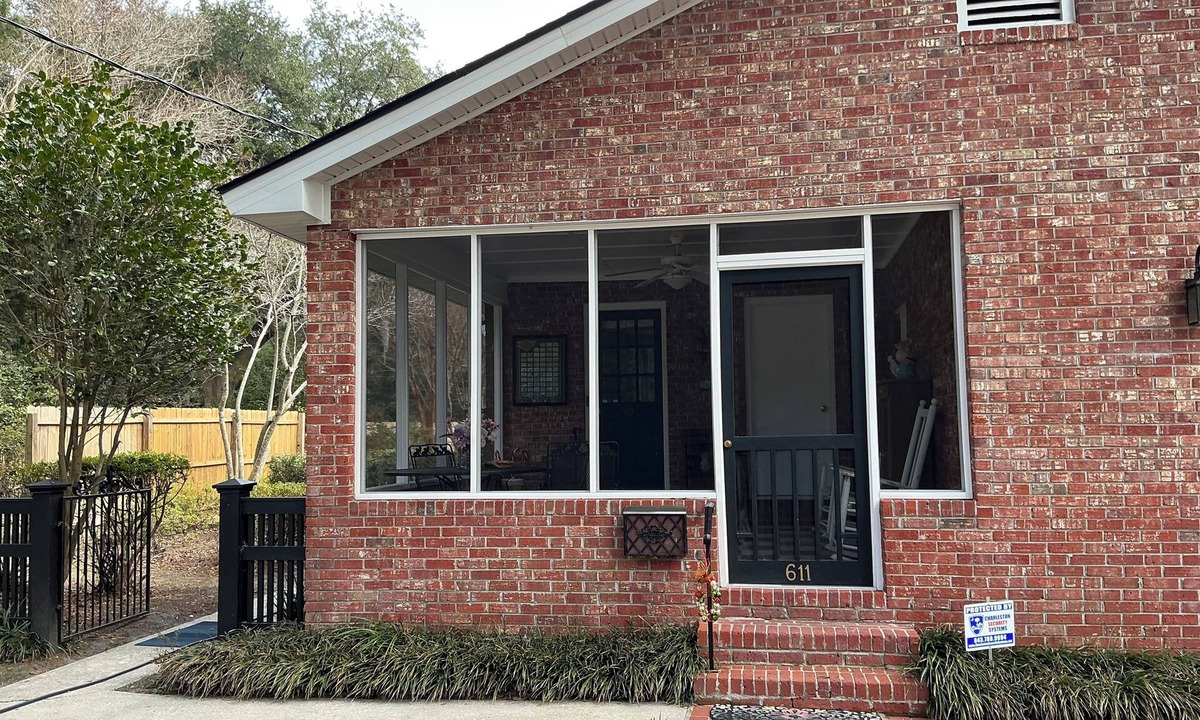 Summerville Historic District House | PINEAPPLE HOUSE - Comfortable home in historic district of Summerville SC