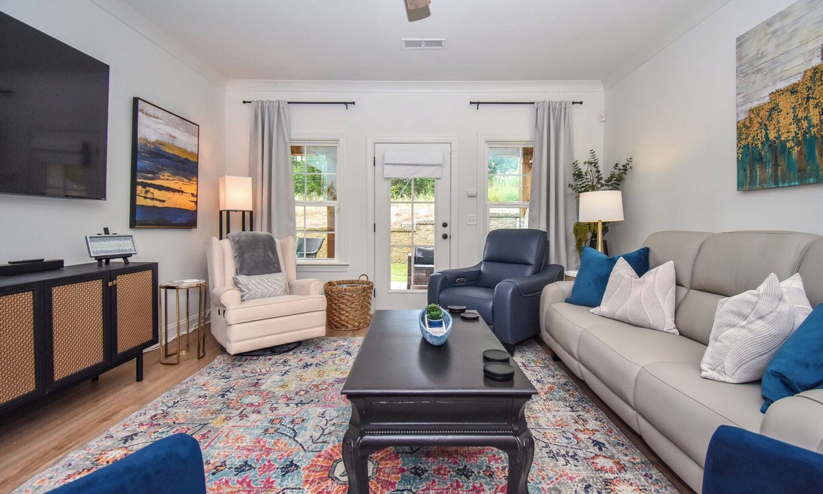 Auburn - Opelika House | Plains GetAway, Game Day Oasis, 13 minutes to Toomers, Luxury Townhome