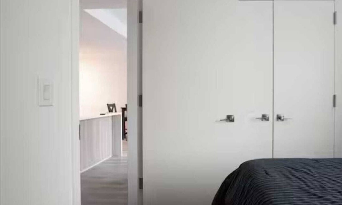 Greenpoint Apartment | Pleasant 1-bedroom @ waterfront tower in Greenpoint right across of Manhattan