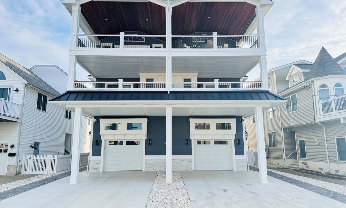 Townsend's Inlet House | plenty of space for family and guests across three levels.