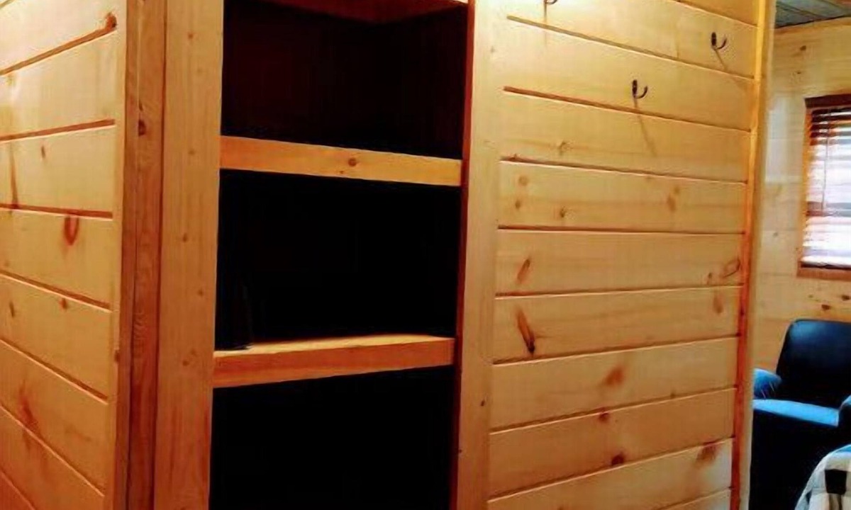 Frank Cabin | Pondside Cabin