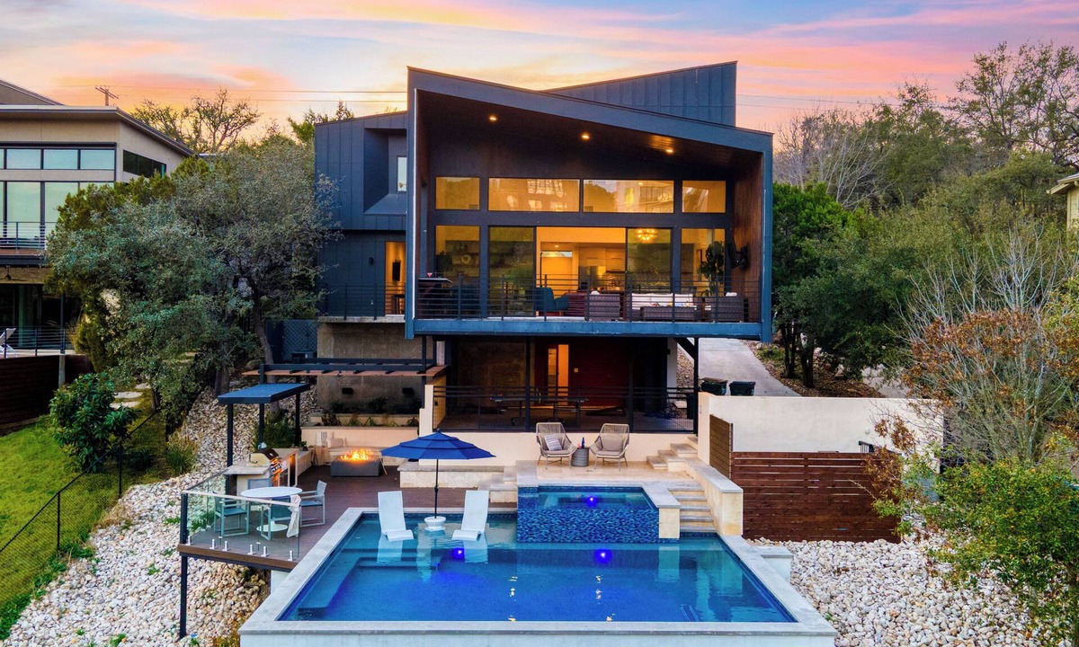 Apache Shores House | Pool + Hot Tub + Fire Pit + Ping Pong | Austin Hill Country | Barton
