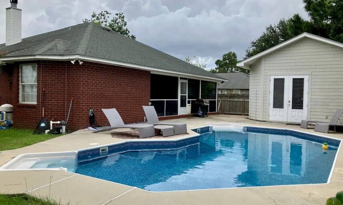 Gulf Breeze House | Poolside Beach Getaway w/separate Guest House close to Pensacola Beach