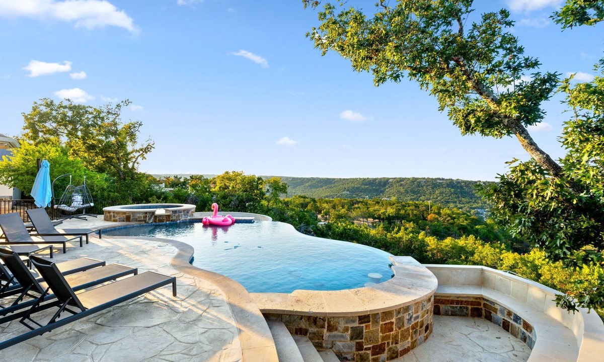 Westcliff House | Poolside Retreat | Fire Pit, Hot Tub, Game Room & Sleeps 14!