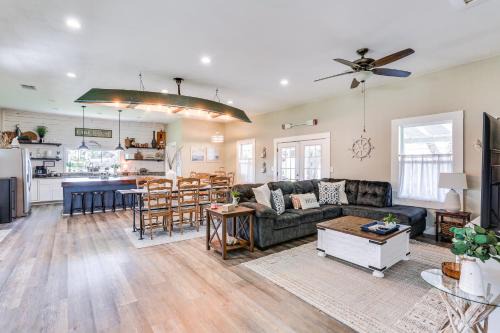 Pottsboro House | Pottsboro Home w/Patio & Grill ~ 1 Mi to Lake!
