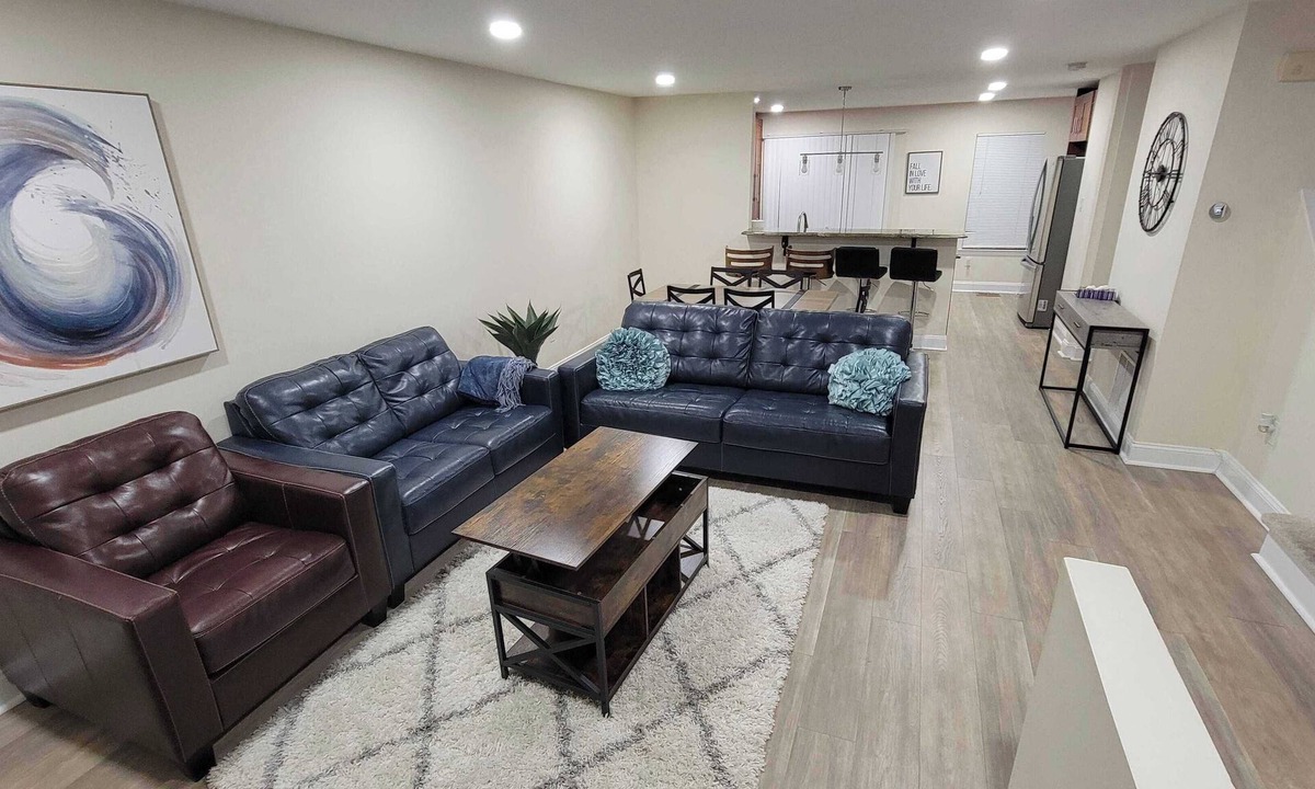 Clifton House | Premium Modern TH Near Dulles Airport 2 Free Parking
