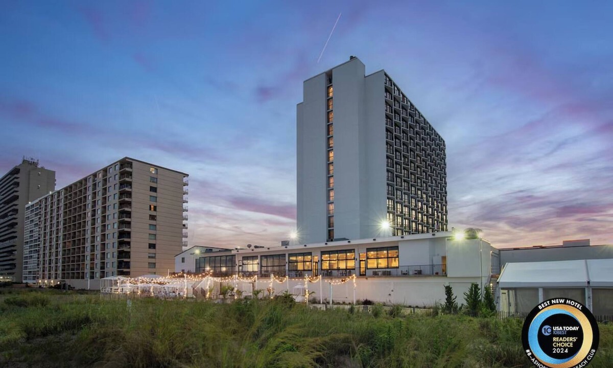 North Ocean City Hotel | Premium Ocean 2 Queens, Ashore Resort & Beach Club, Beach Umbrellas