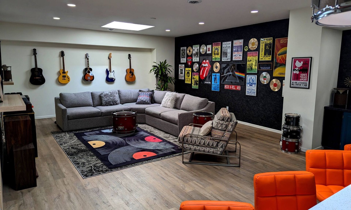 Saint Peter Apartment | Prime Downtown Music Lovers Experience! Nostalgic Mid-Mod In Historic St Peter