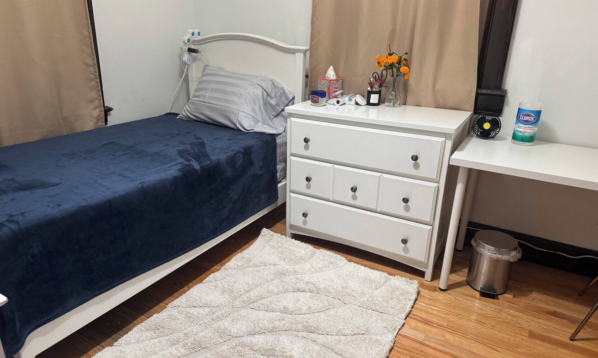 Kensington House | Private 1 bedroom & shared bath in Victorian 1920 Kensington house.