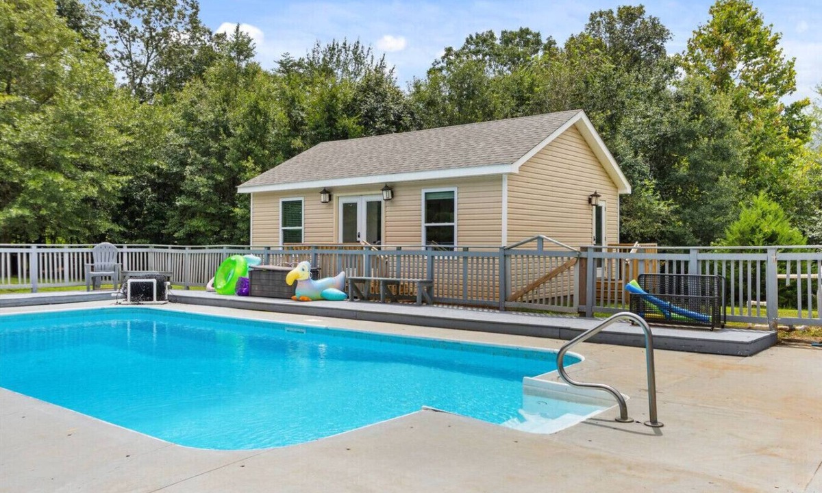 Conestee House | Private 1BR Guest House w/Pool & Kitchen
