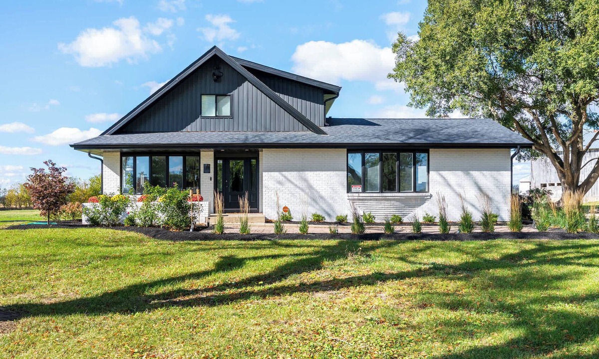 Rockford House | Private 4BR Estate on 11 acres | Game Room | Near Hospitals & Casino