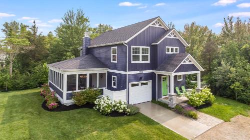 Miami Park House | Private Beach, Hot Tub, Basketball Court, Fire Pit, Screened Porch & SO Much More!
