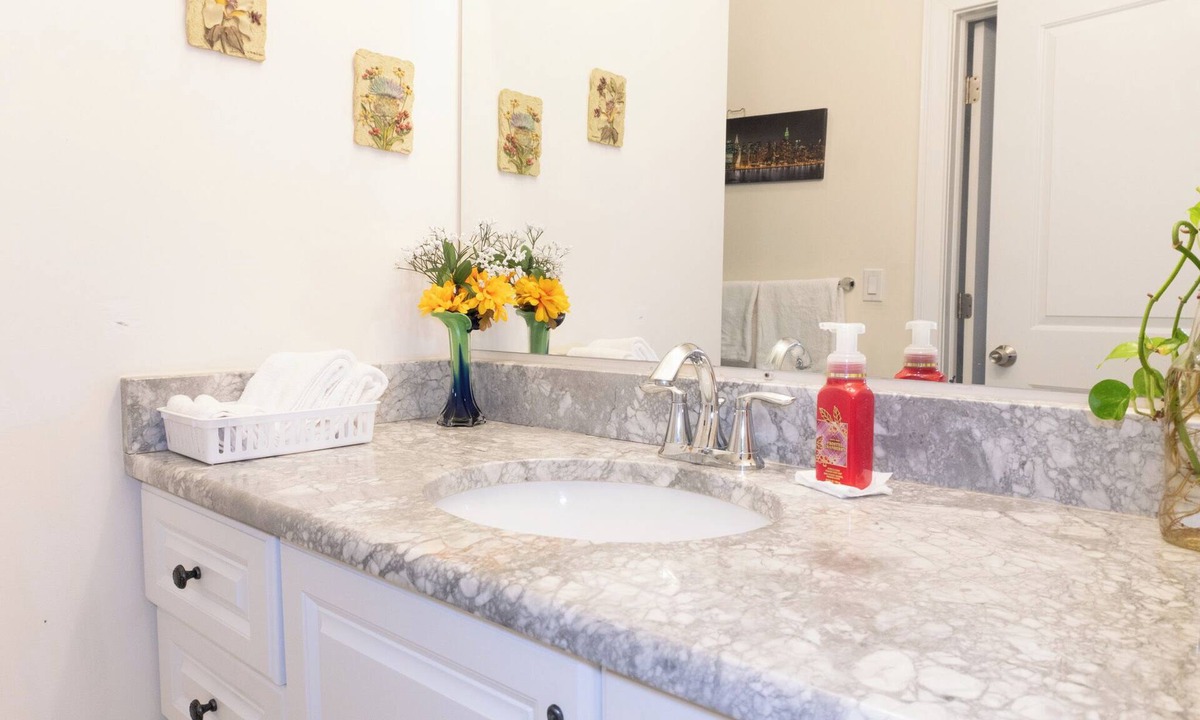 Monroe Township Bed & Breakfast | Private Bedroom with Attached bathroom in Monroe Township, 30 nights minimum.