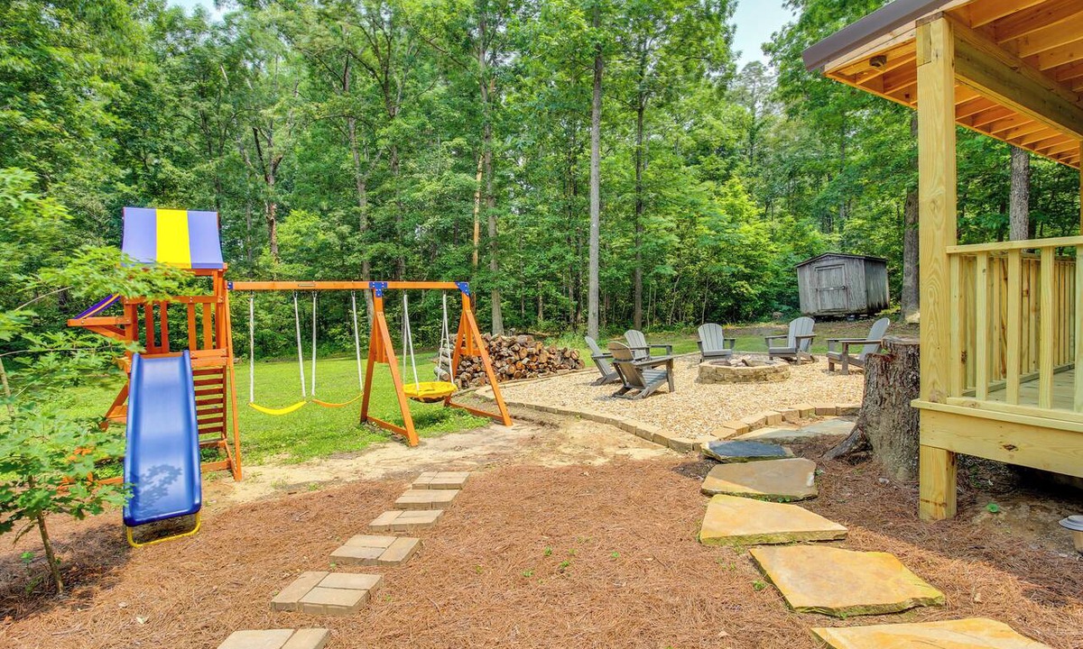 Henagar Apartment | Private Deck & Hot Tub: Gem Near Guntersville Lake