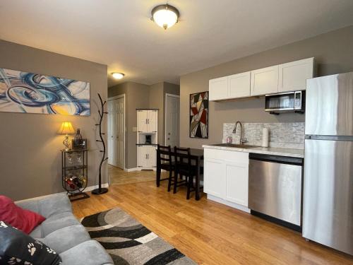 Dubuque House | Private king suite