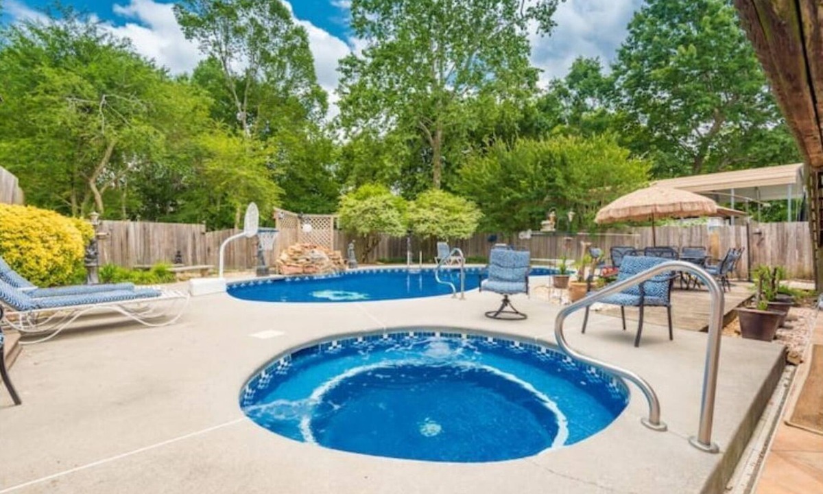 Ashley Oaks House | Private Knoxville Oasis