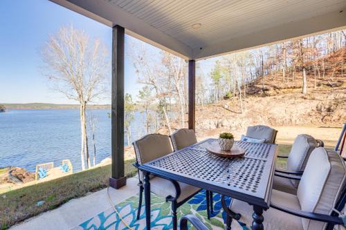 Rockford House | Private Lakeview Haven in Rockford