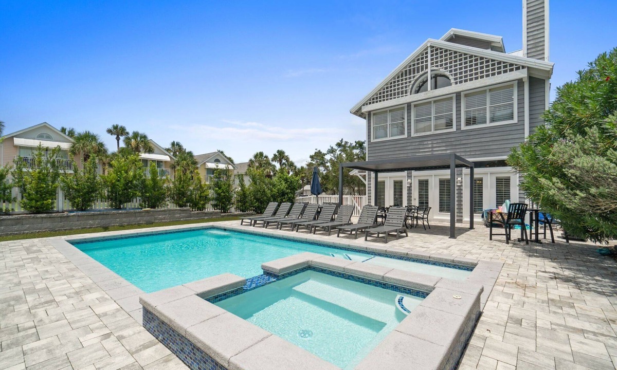 Crystal Beach House | PRIVATE Pool & Spa ~ PRIVATE Beach Access ~ FREE 6 Seat Golf Cart ~Steps to Beach!