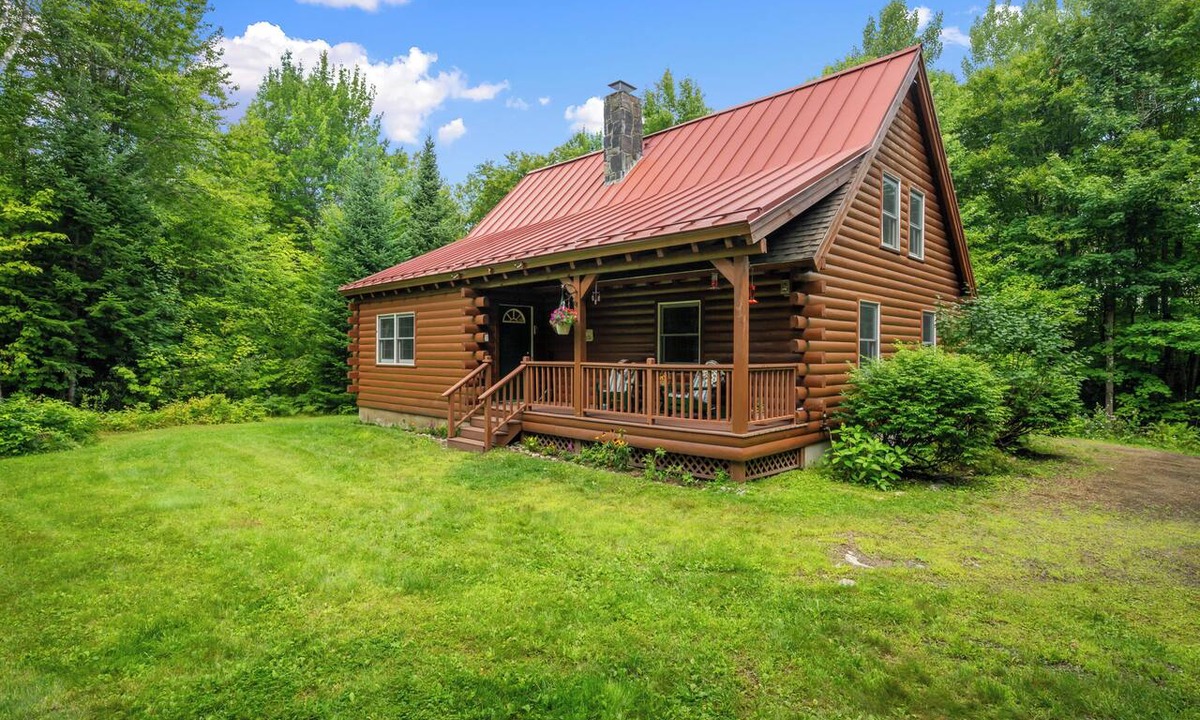 Rangeley Plantation House | Private Rangeley Log Cabin | ATV & Snowmobile Access | Dog Friendly