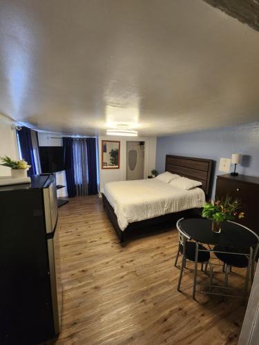 Perth Amboy House | Private Room - Shared Bathroom