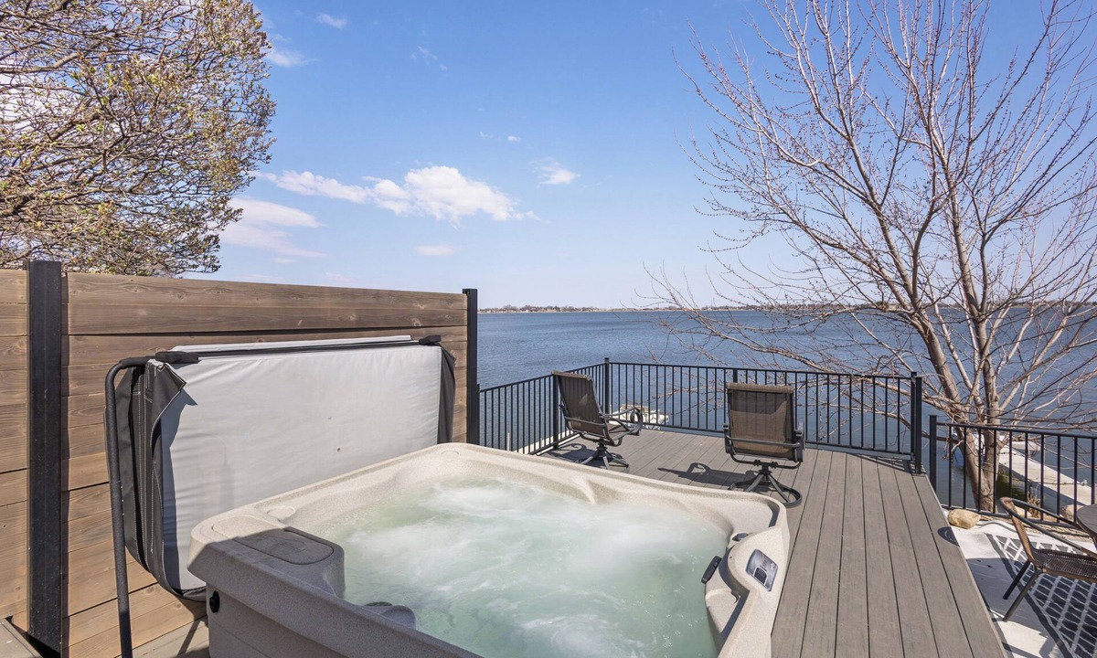 Hamlin County Cottage | Private Sauna, Hot Tub, Beach Lake Poinsett