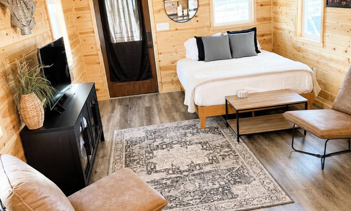 Glendive House | Private Tiny Cabin in Glendive Near Makoshika Park - Free Parking & WiFi
