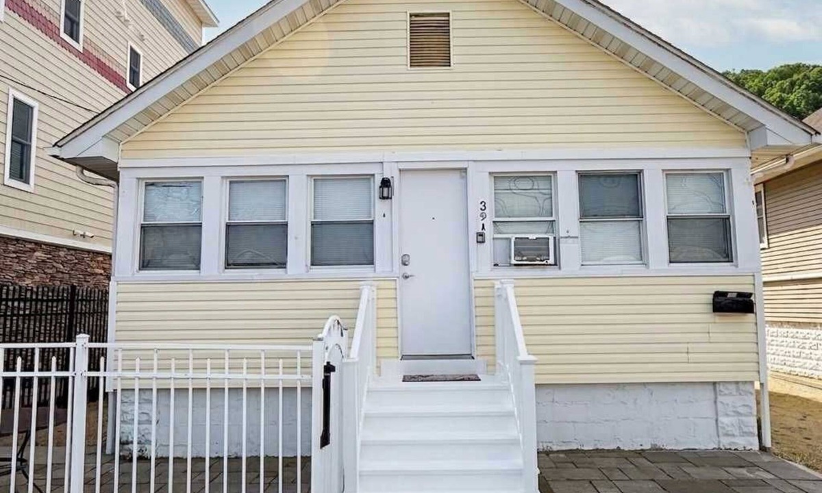 Seaside Heights House | Quaint 3 family house, half a block from the beach/boardwalk