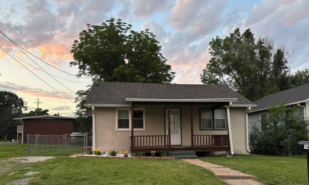Emporia House | Quaint parkside home