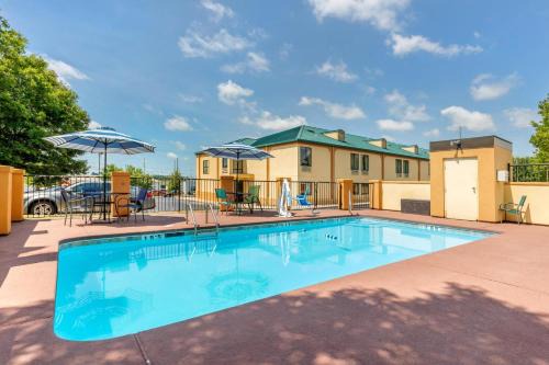 Auburn Hotel | Quality Inn Auburn Campus Area I-85