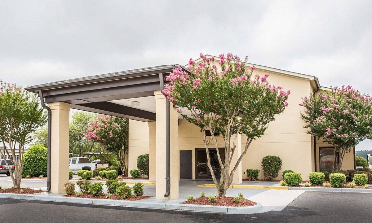 Mullins Hotel | Quality Inn Mullins - Marion