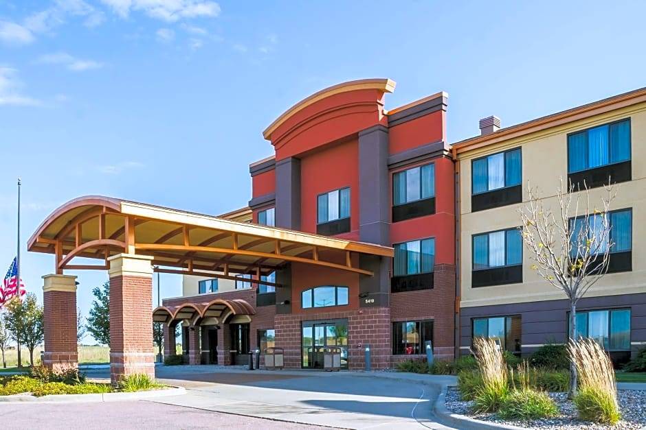 Buffalo Ridge Hotel | Quality Inn & Suites Airport North