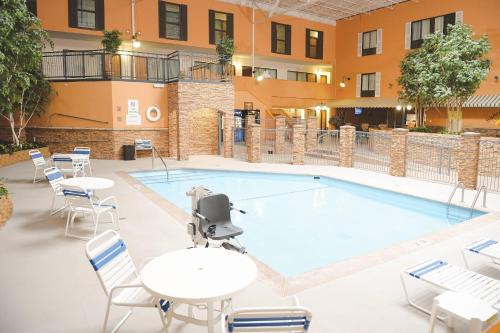 Ames Hotel | Quality Inn & Suites Ames Conference Center Near ISU Campus