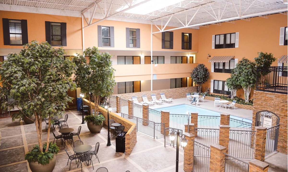 Ames Hotel | Quality Inn & Suites Ames Conference Center Near ISU Campus
