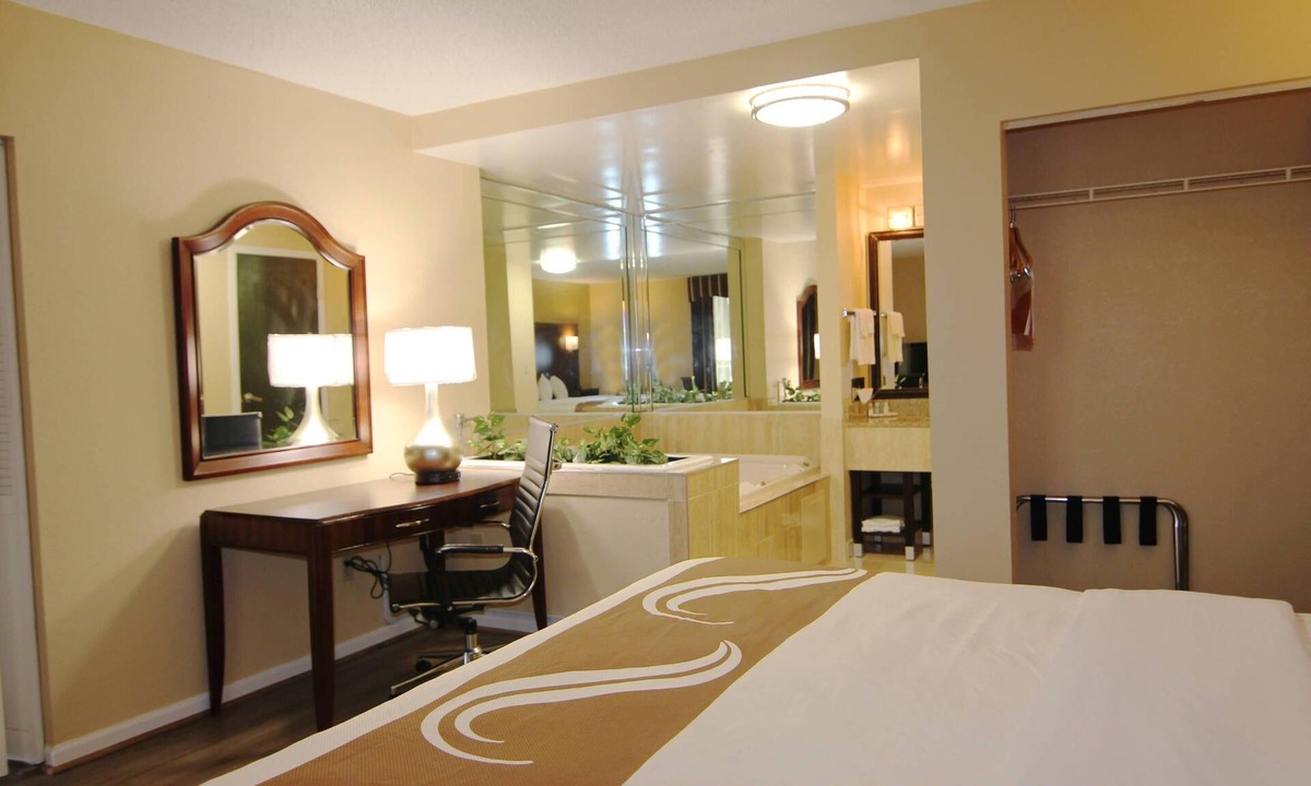 Franklin Hotel | Quality Inn & Suites Franklin