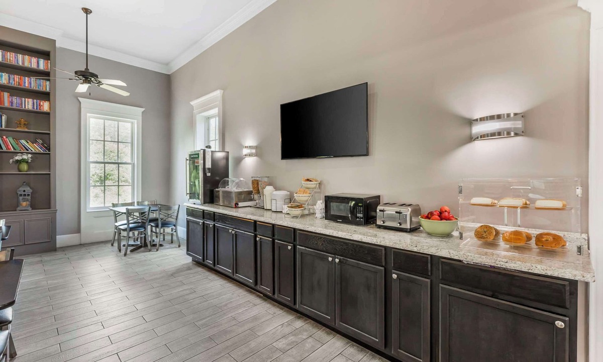 Santee Hotel | Quality Inn & Suites Santee I-95