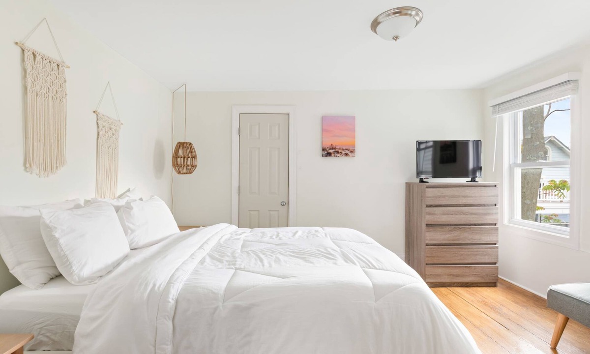 Ocean Grove House | Queen Suite 1 Block to Beach & Asbury | Park Side | Renovated Victorian | 100.