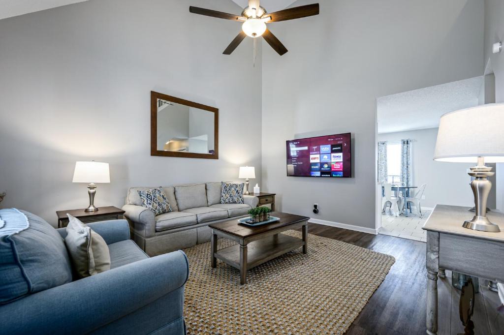Cartersville House | Quiet 4BR Split-Level Near LakePoint & Hospital