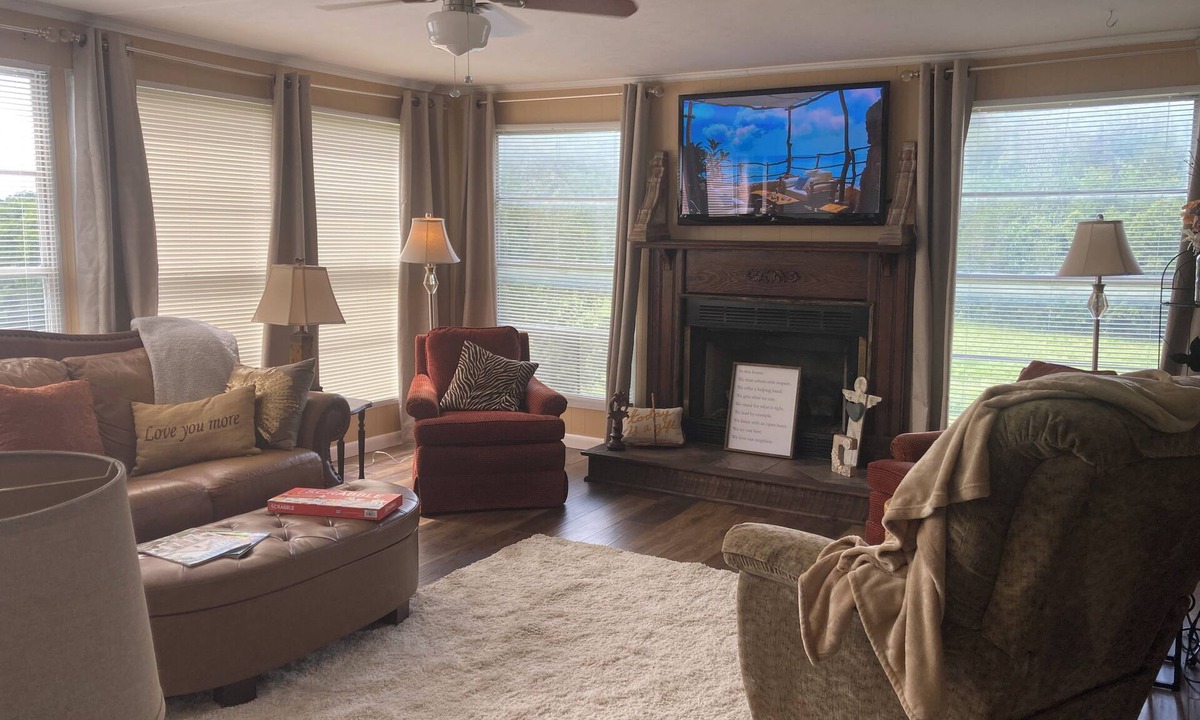 Kodak House | Quiet acreage Exit 407 I 40 Sevierville/Pigeon Forge gateway to the Smokies