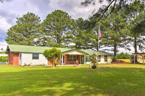 Clayton House | Quiet Clayton Home w/Mountain Views 4 Mi to Lake!