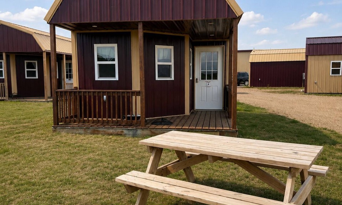 Lake Andes Cottage | Quiet Cottage 2 Retreat with Loft, Full Kitchen & Scenic Views