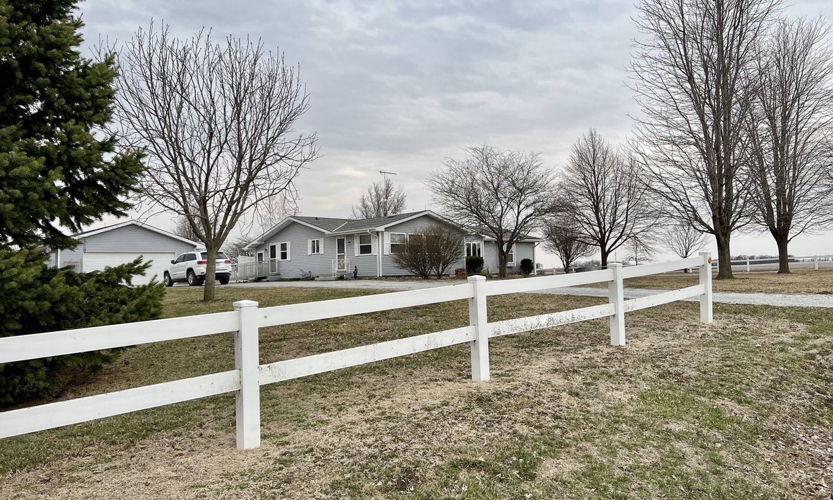 Otoe County House | Quiet Countryside Retreat