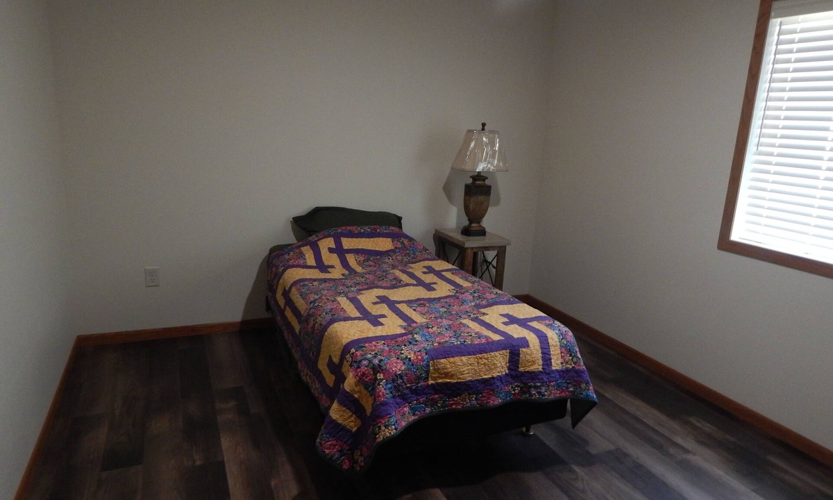 Oakes House | Quiet neighborhood. Walk to downtown. Easy Access. Clean and new.