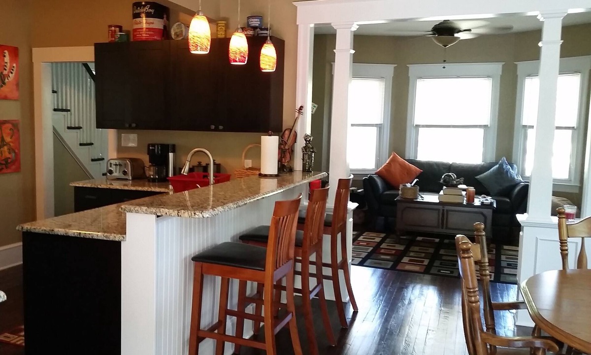 Linwood House | Quiet & Tasteful 1920's Home in Desirable Linwood
