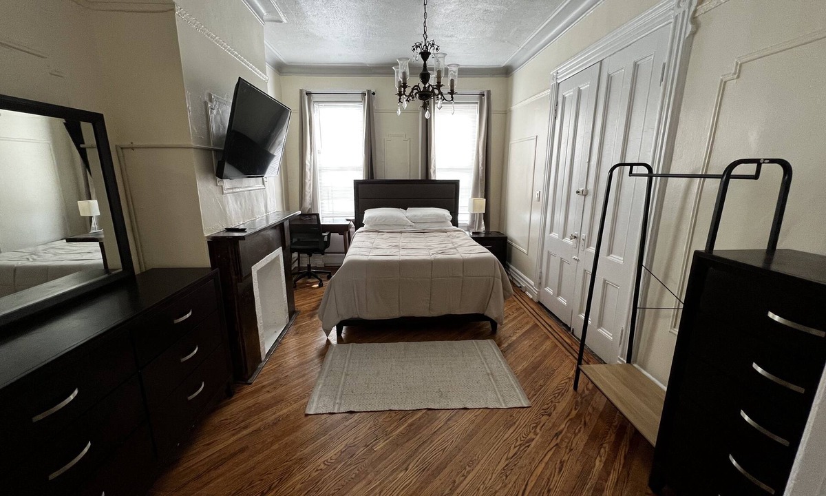 Crown Heights Apartment | Quiet Vintage Apartment