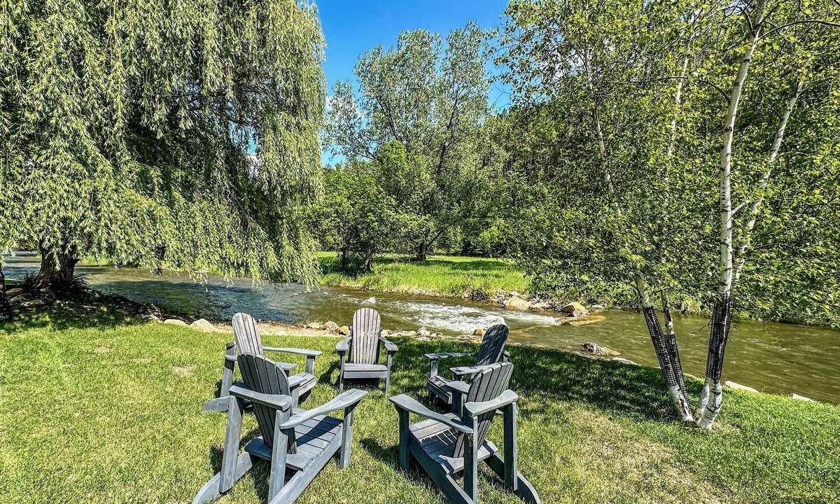 Rapid City House | Rally Rental! Creekside Estate in Magic Canyon
