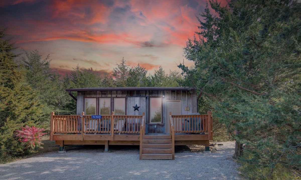 Ashland Cabin | Ranch Cabin w/Hot Tub. Communal Sleeping 2 Queen + Full Trundle